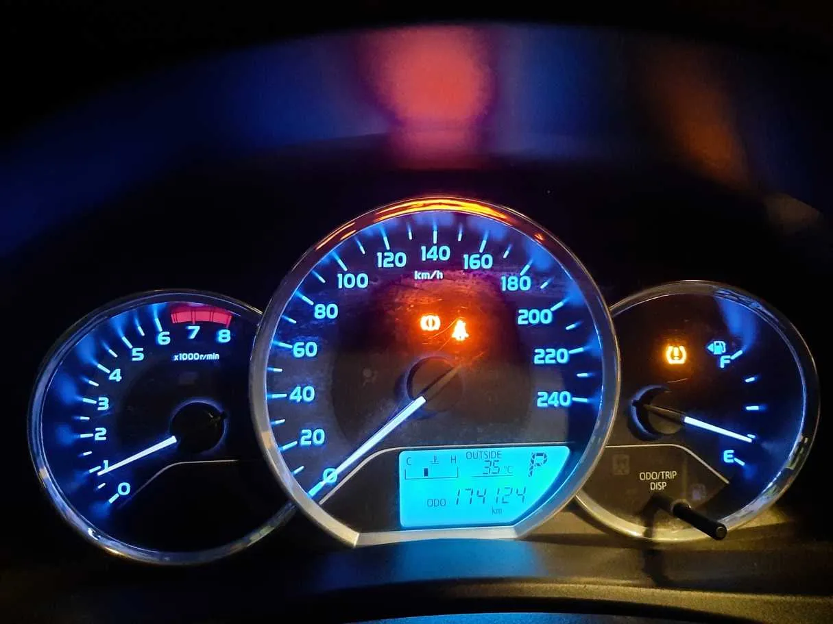 Car image 16