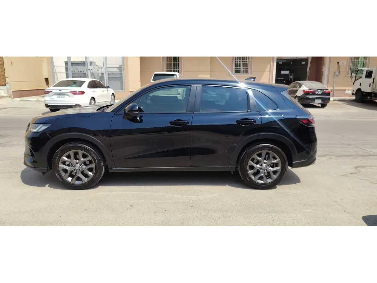 Car image 8