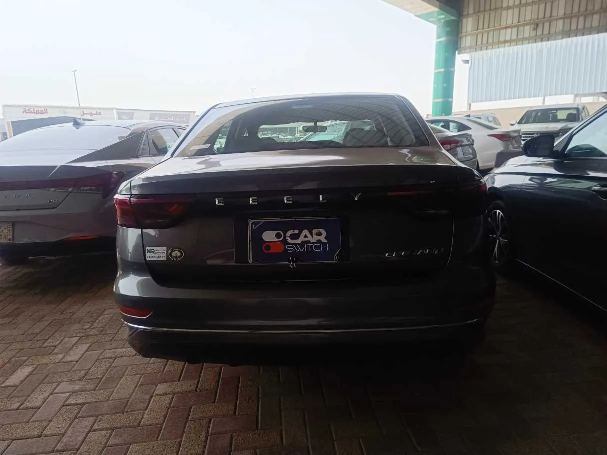 Car image 5