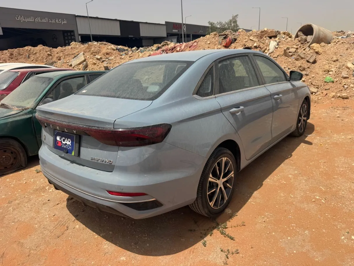 Car image 4