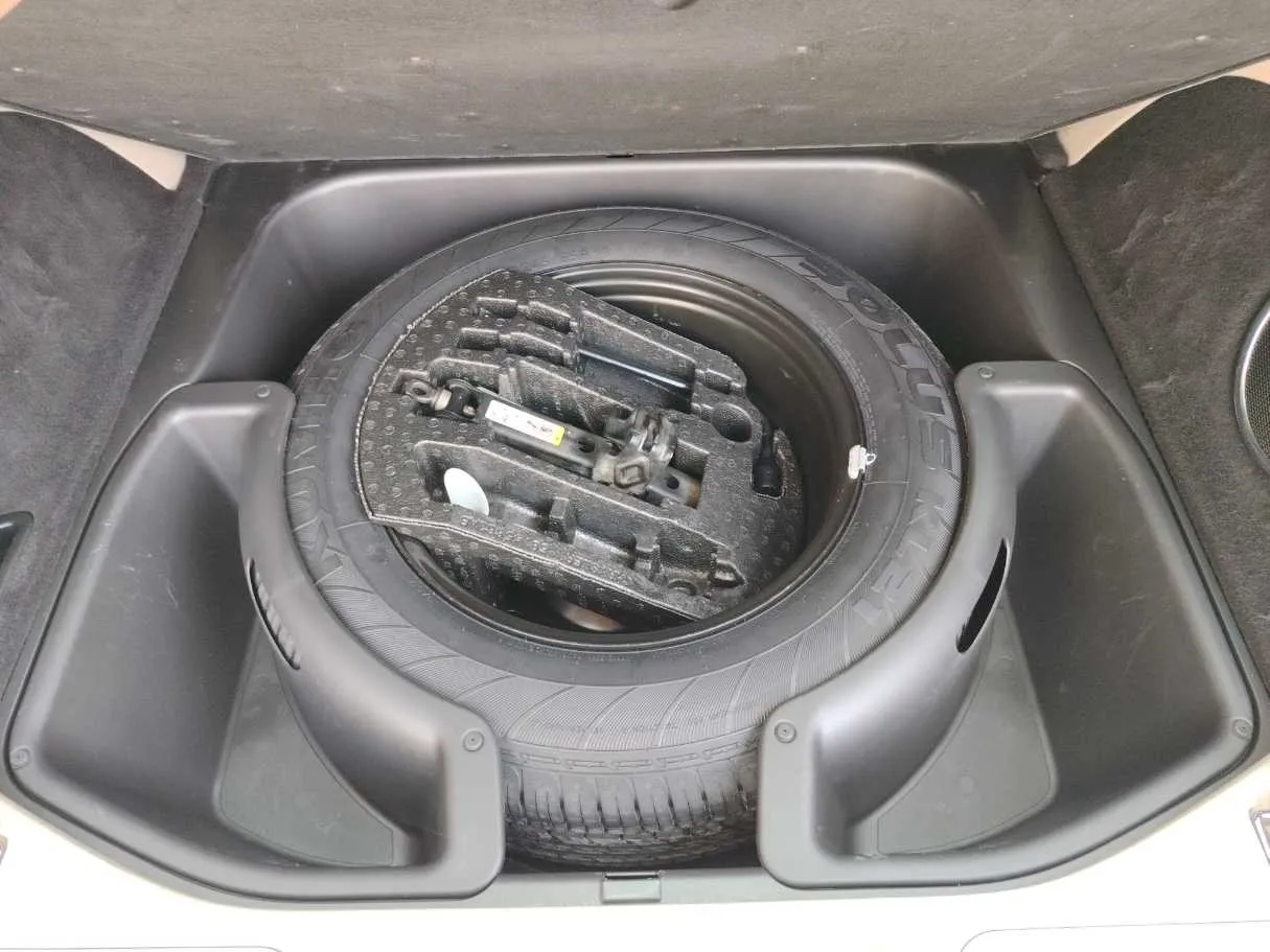 Car image 37