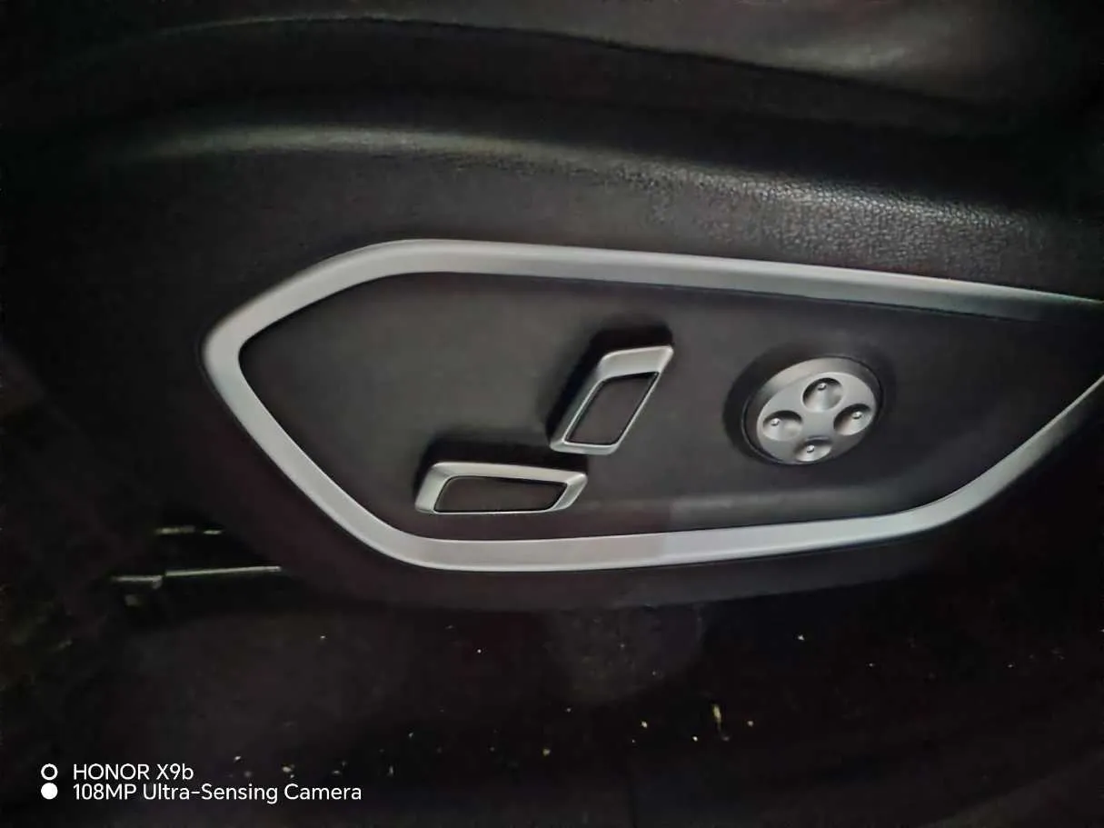 Car image 38