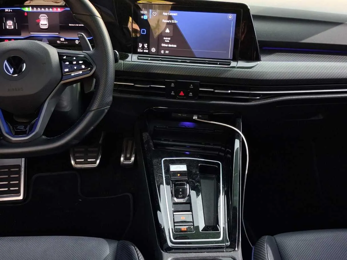 Car image 18