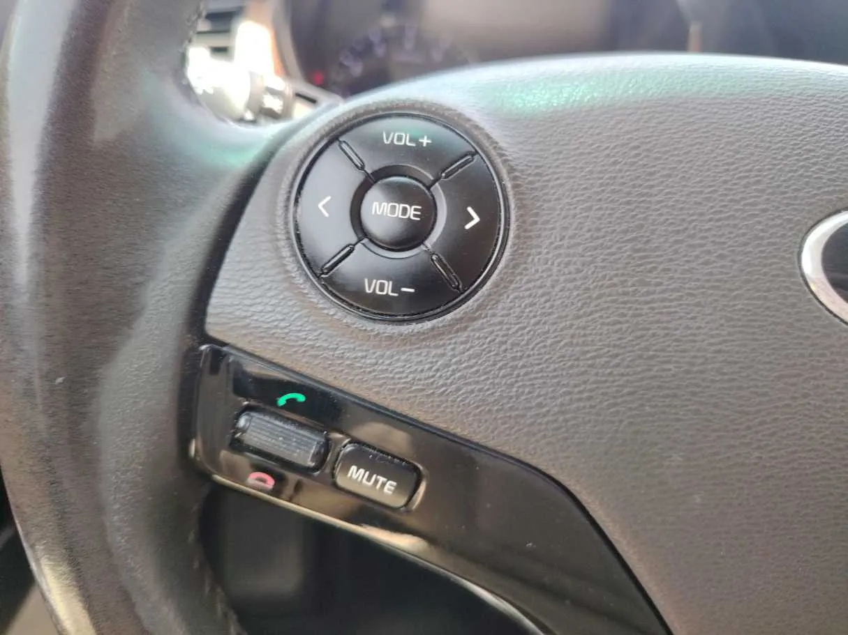 Car image 25