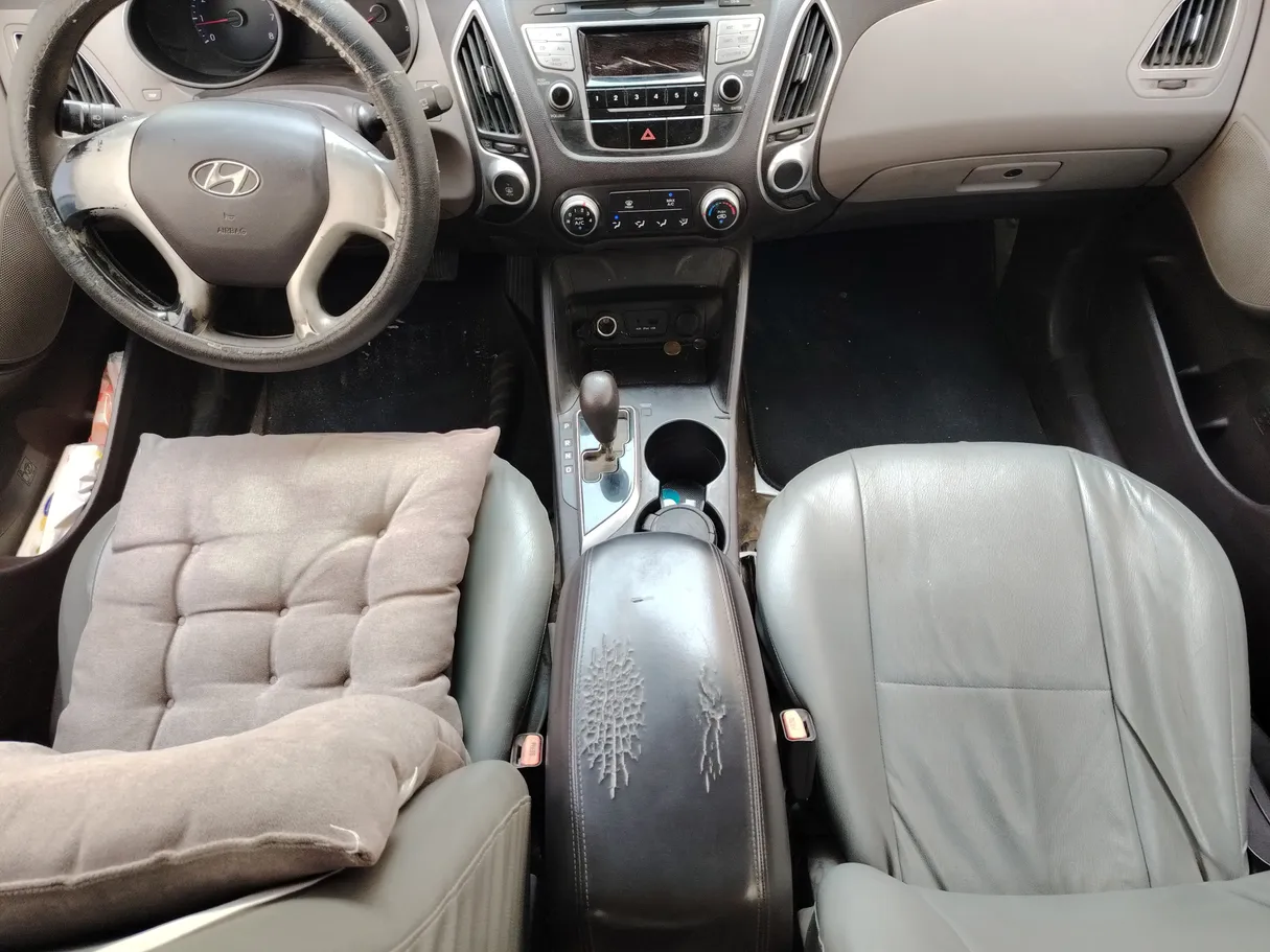 Car image 18