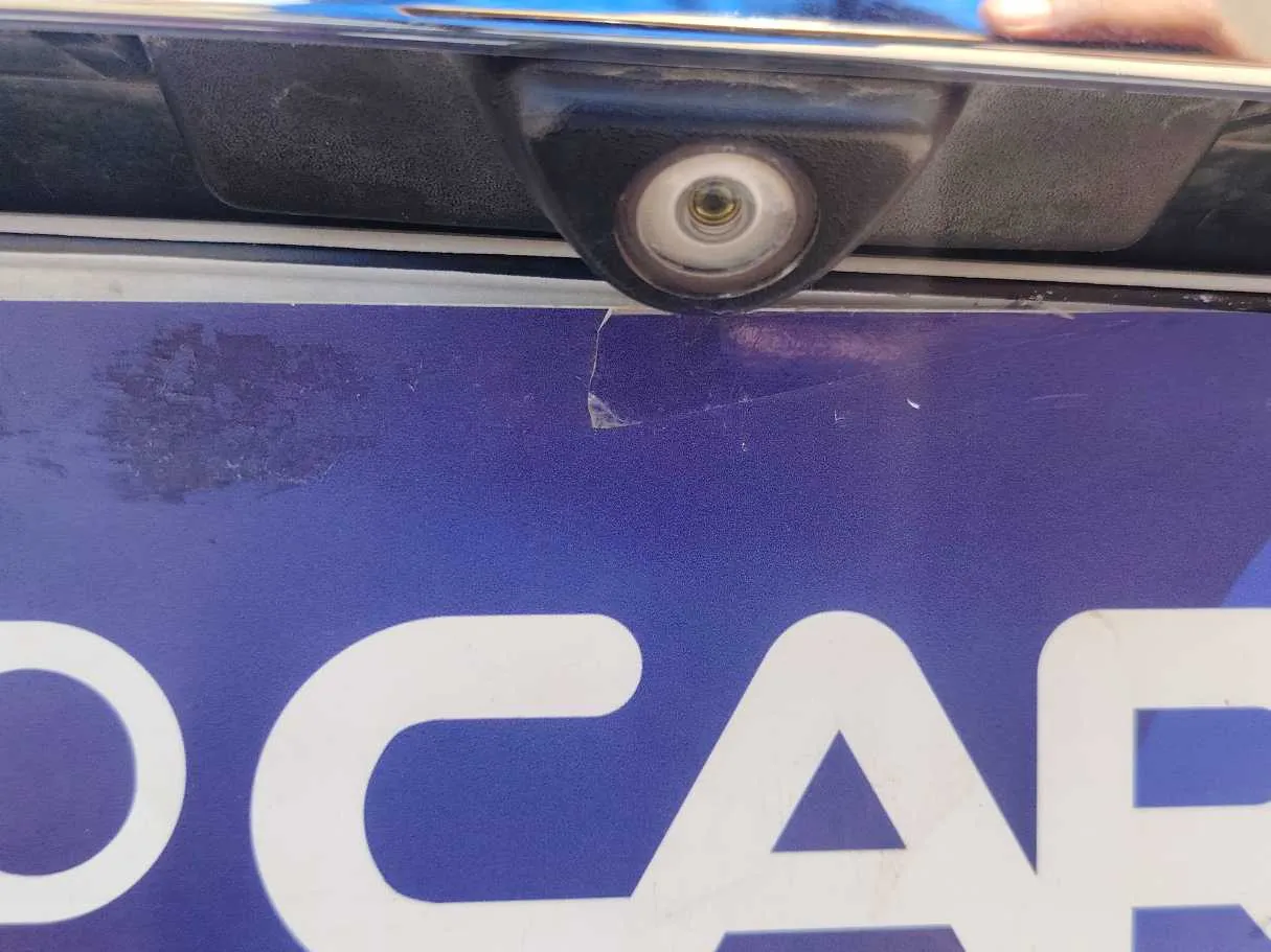 Car image 25