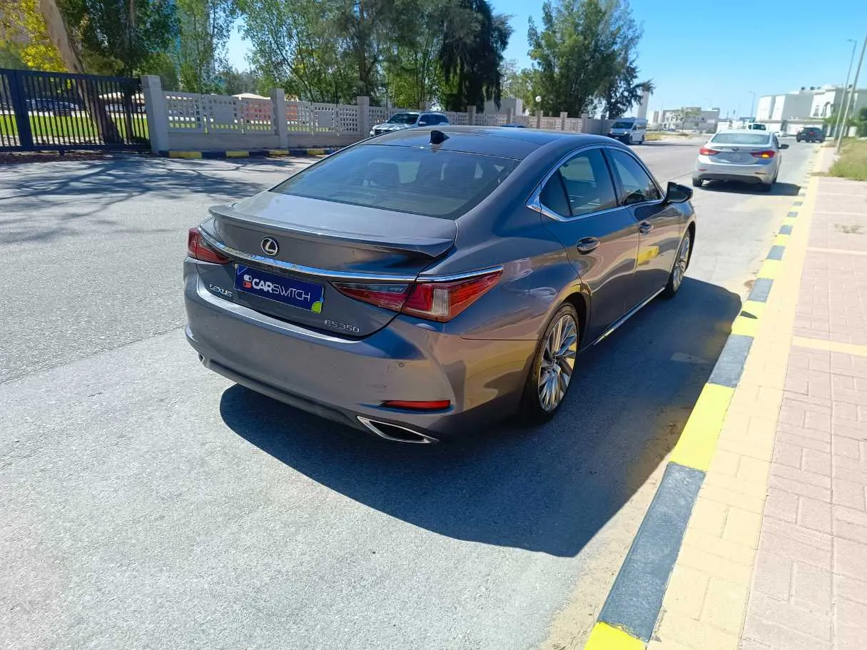 Car image 5