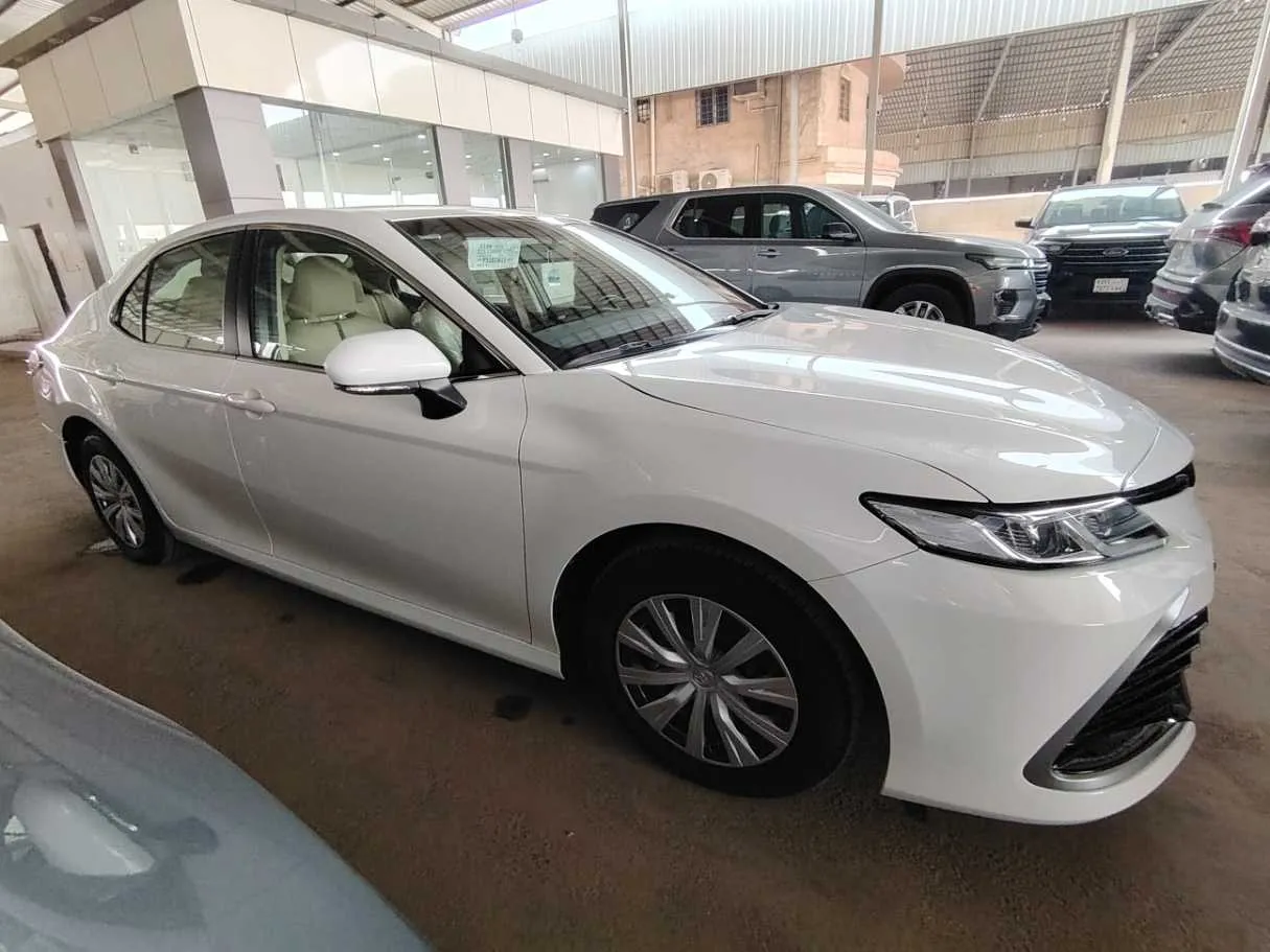 Car image 4