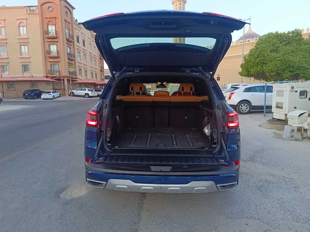Car image 29