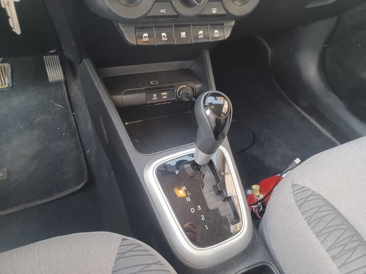 Car image 16