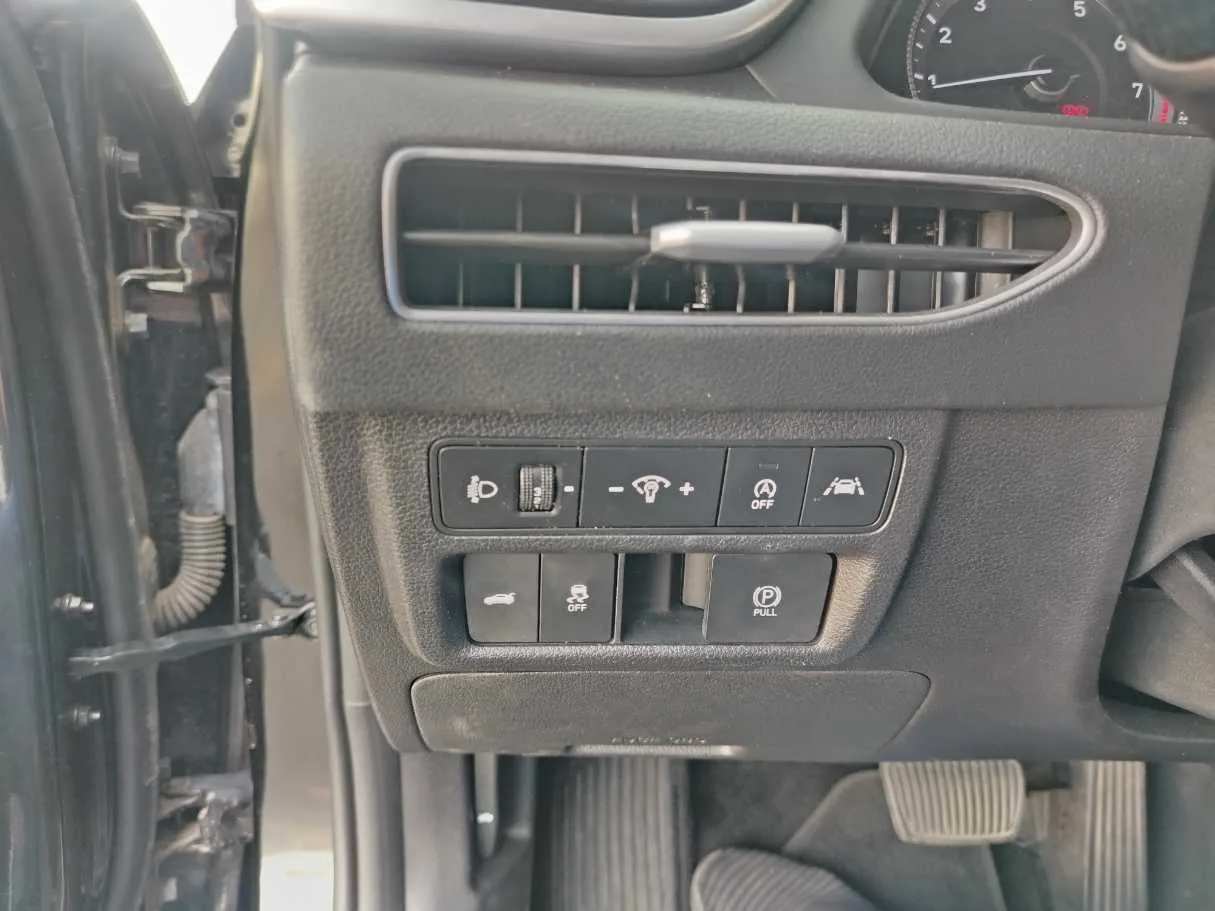 Car image 31