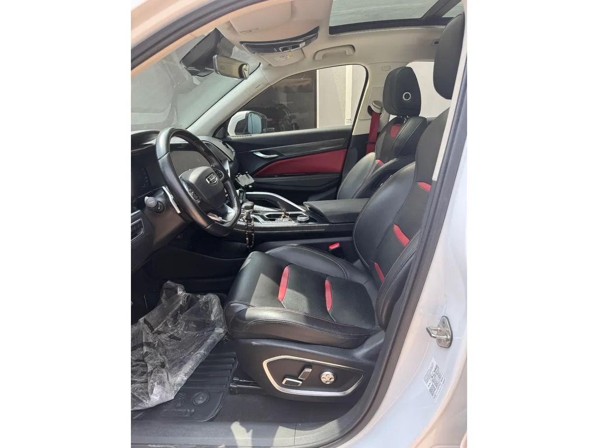 Car image 11