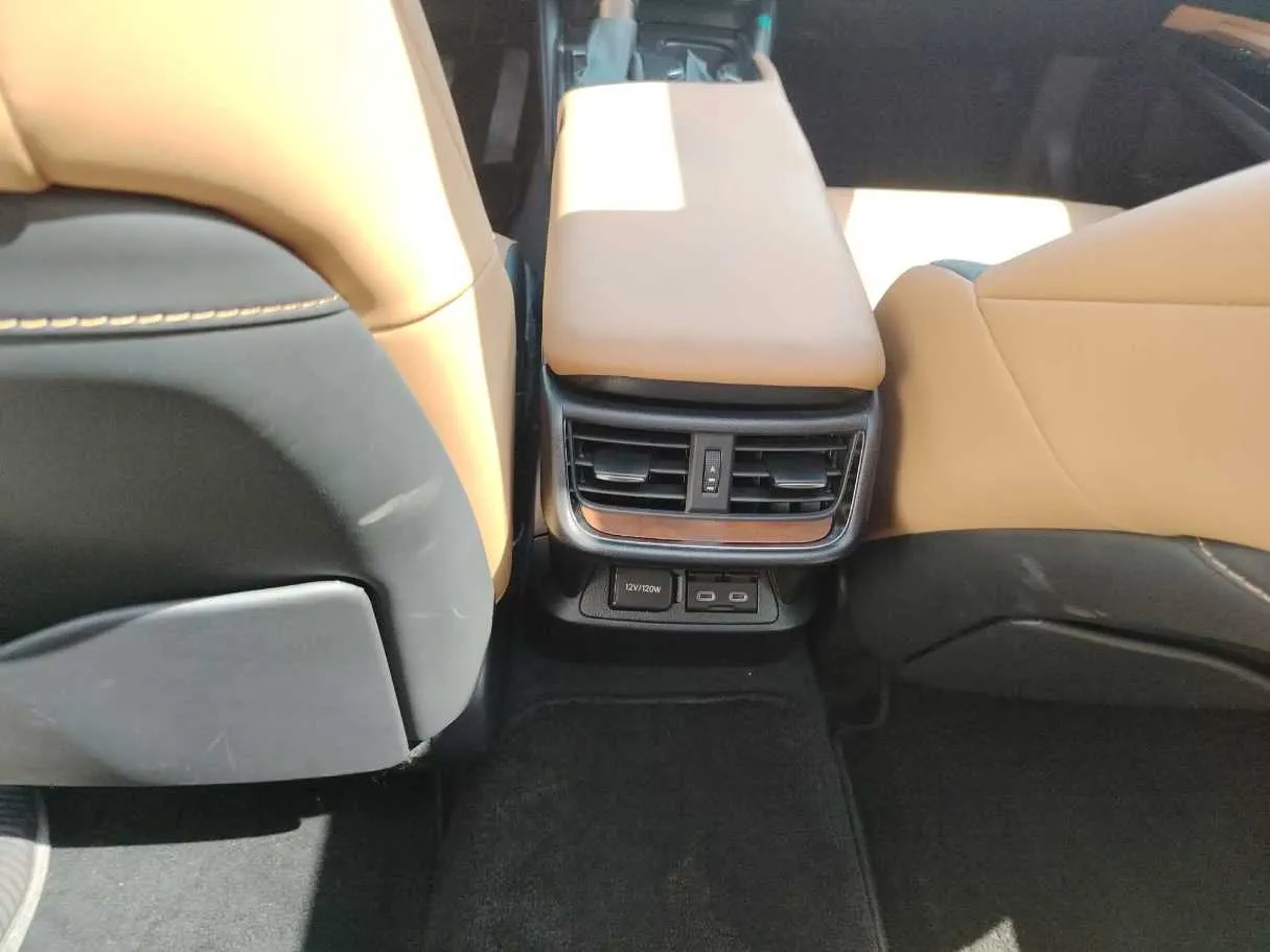 Car image 39