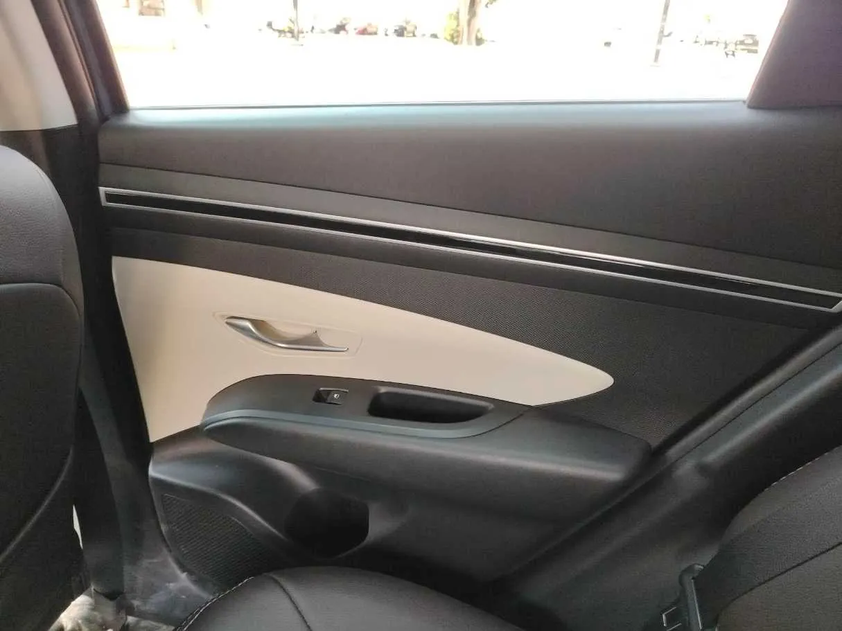 Car image 38