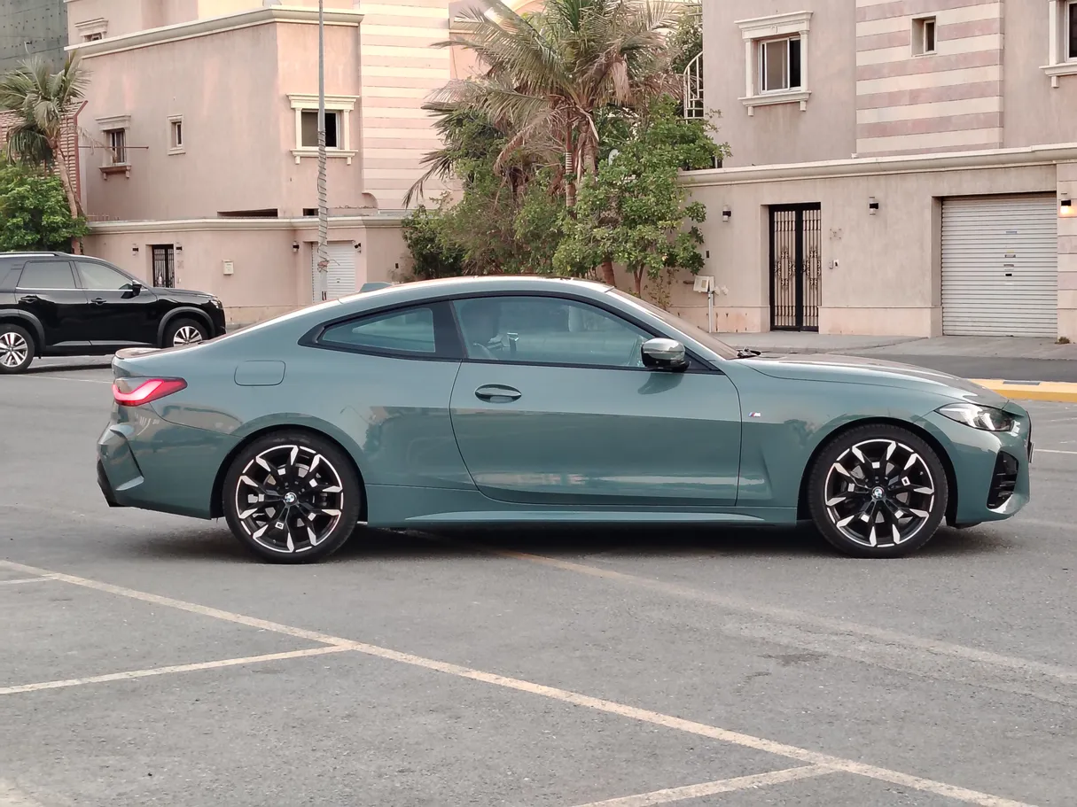 Car image 4