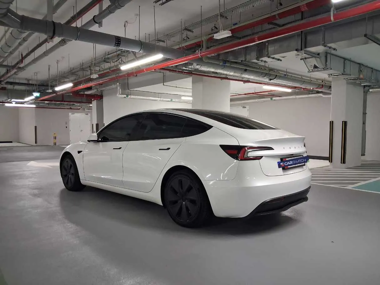 Car image 7