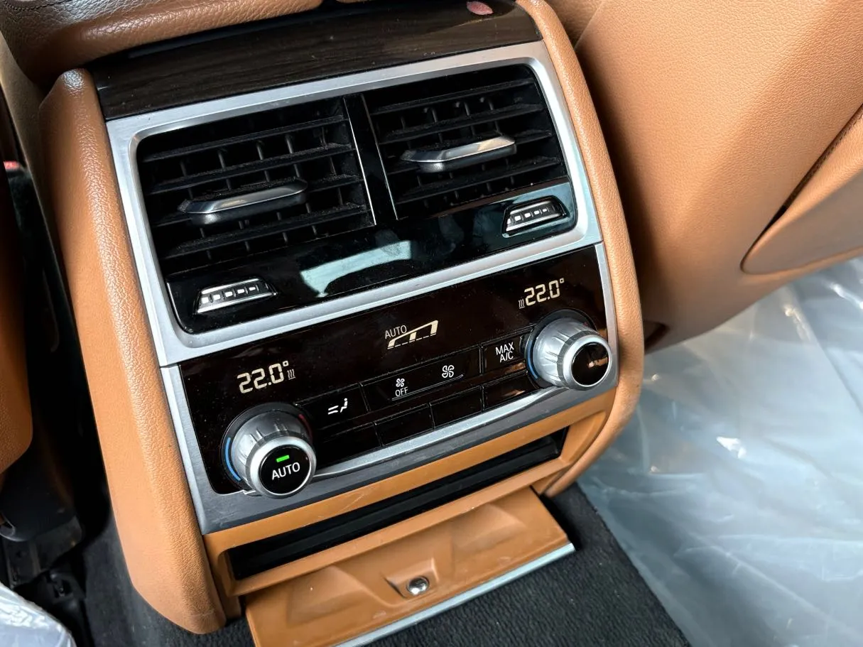 Car image 28