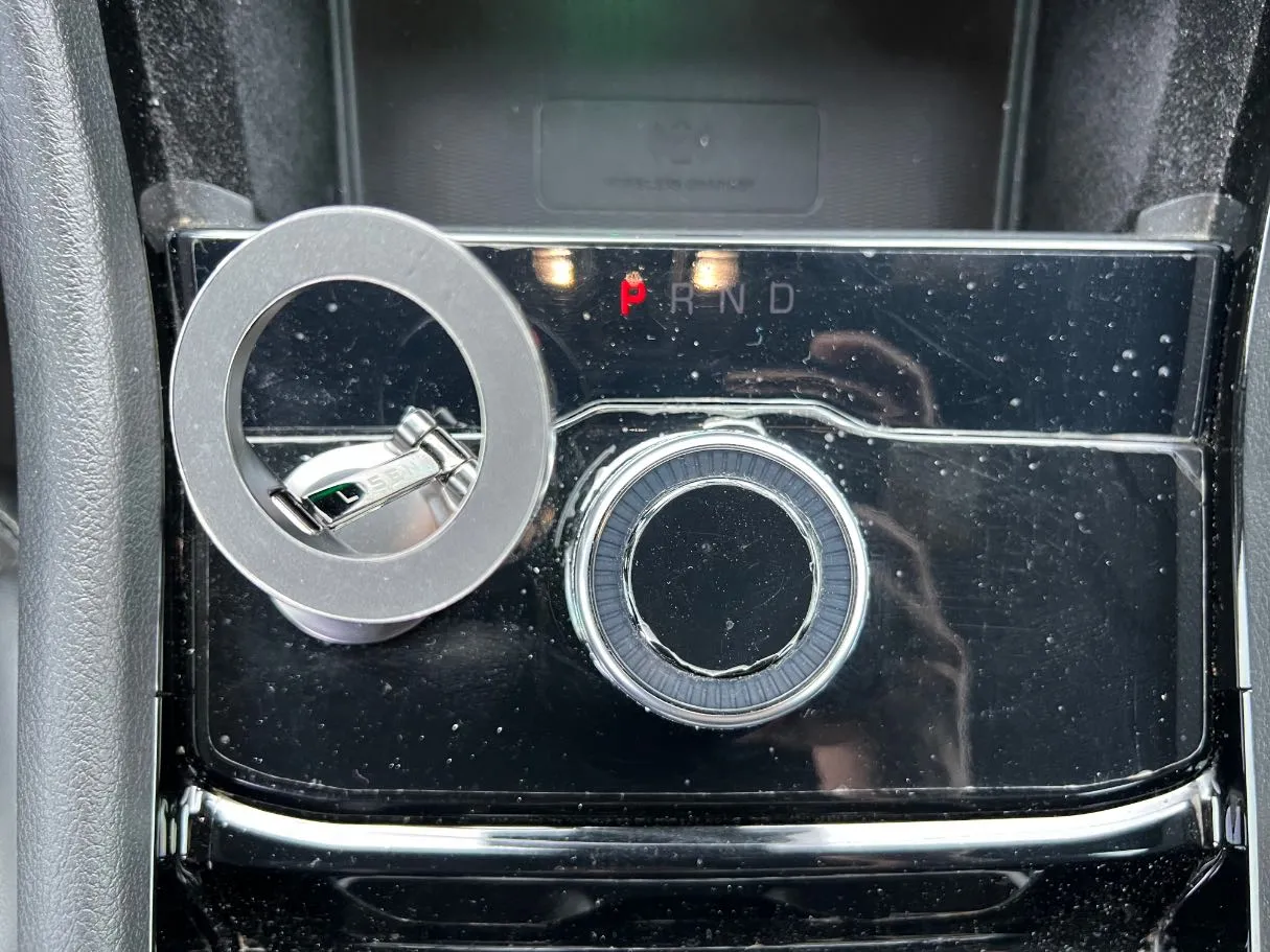 Car image 18