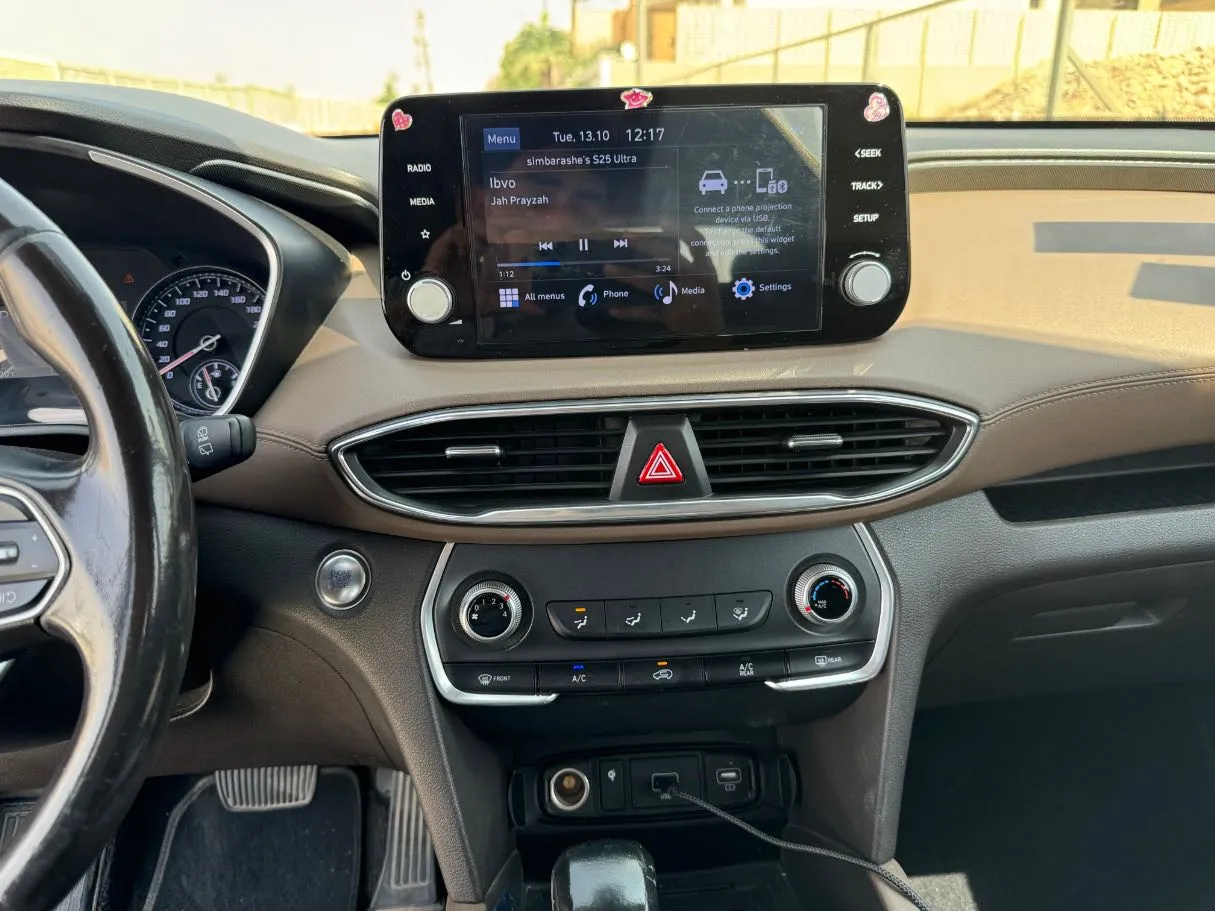 Car image 19