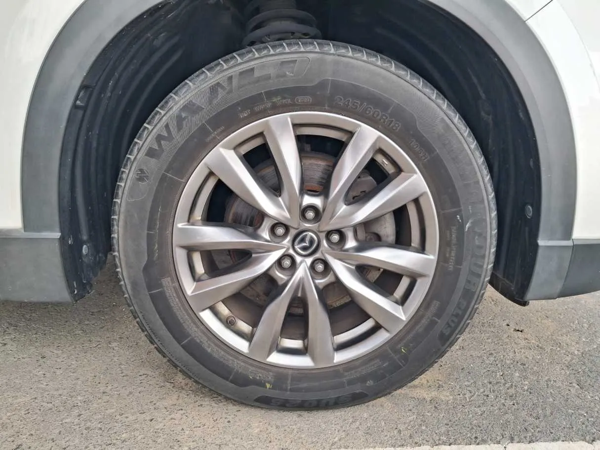 Car image 9