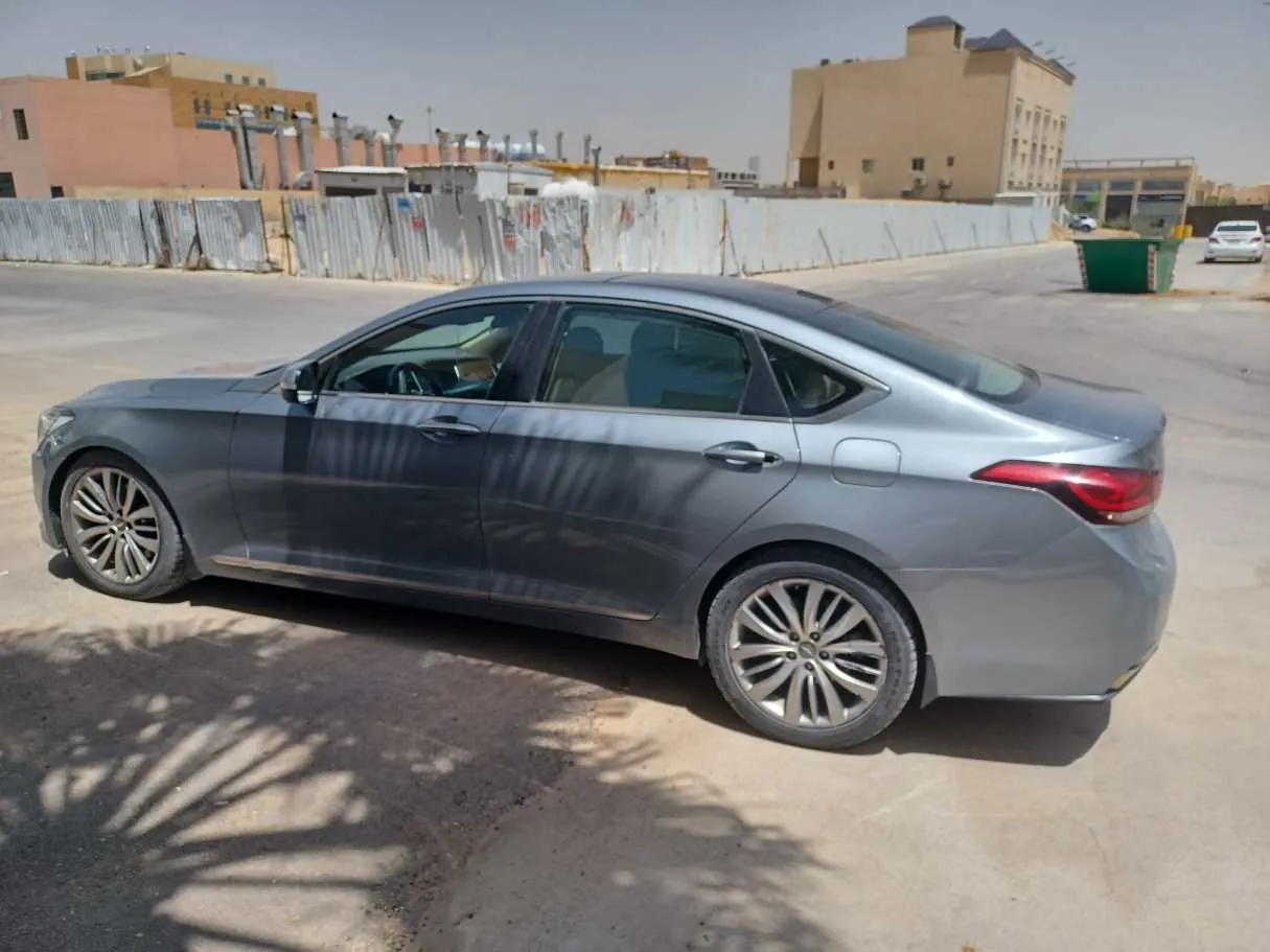 Car image 8