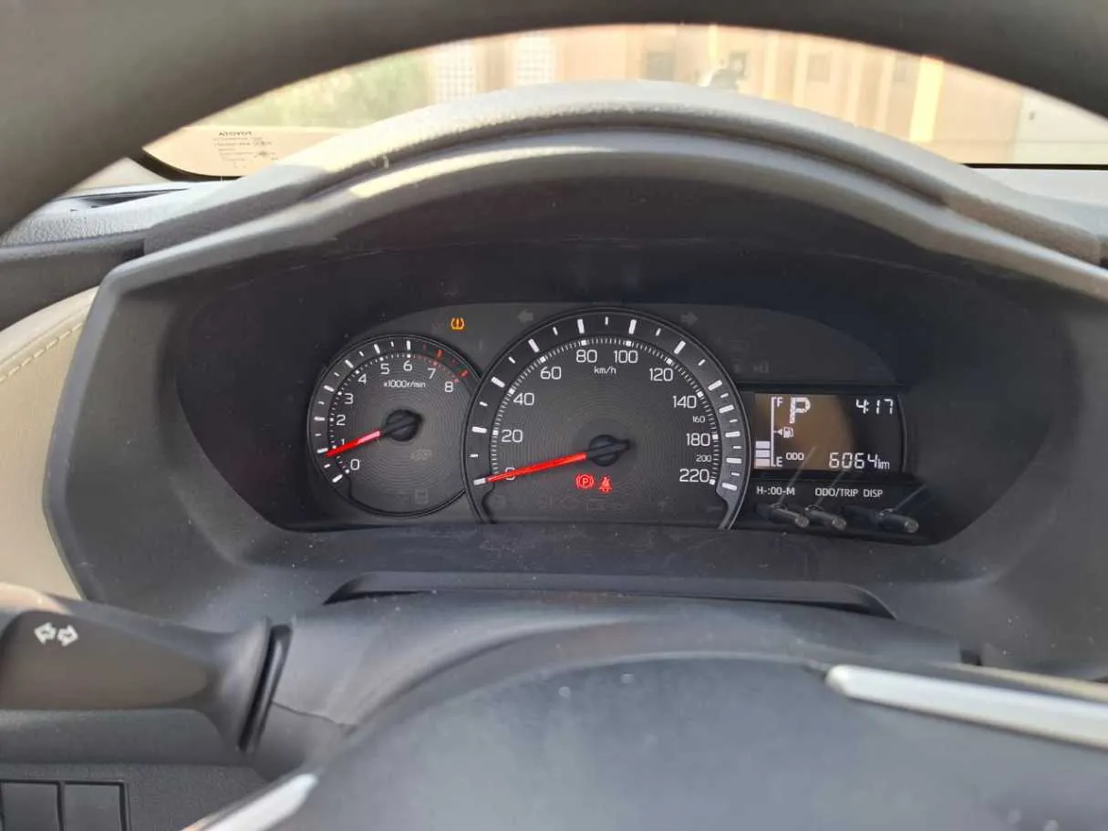 Car image 14