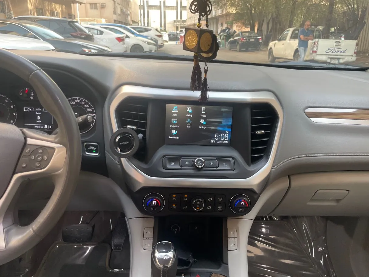 Car image 19