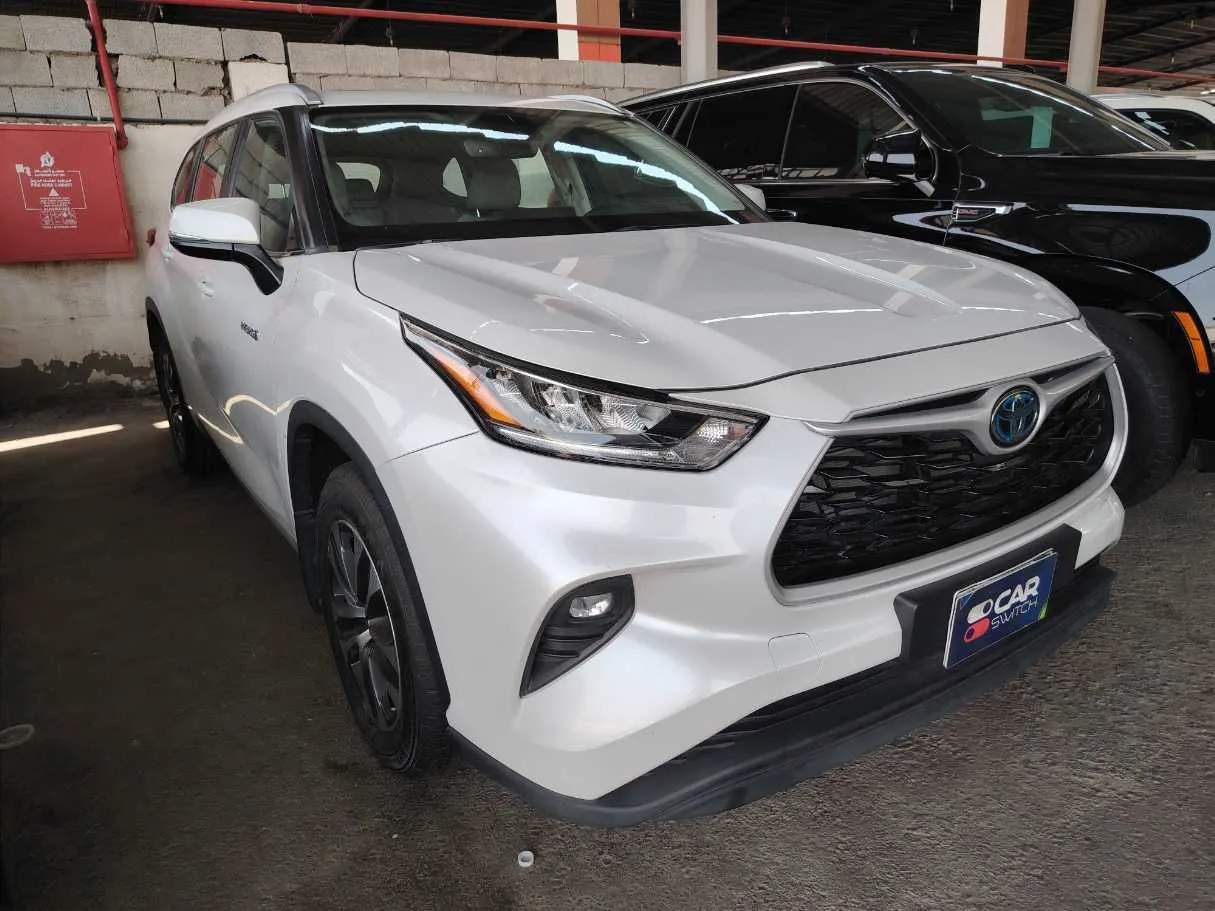 Car image 3