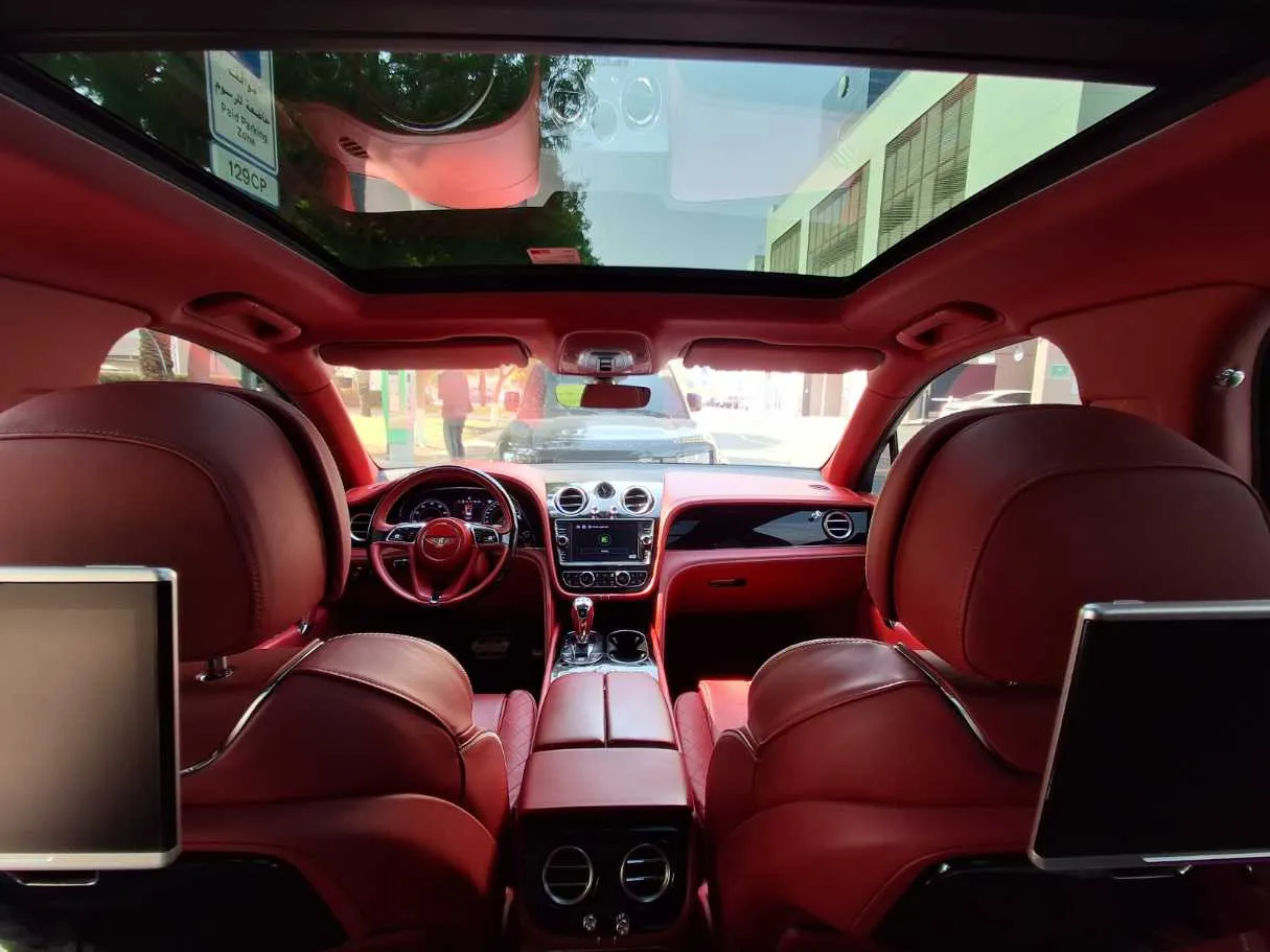Car image 14