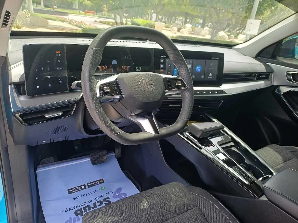 Car image 11