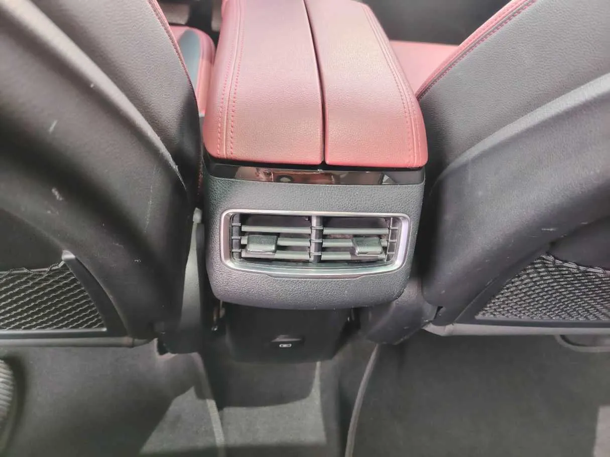 Car image 36