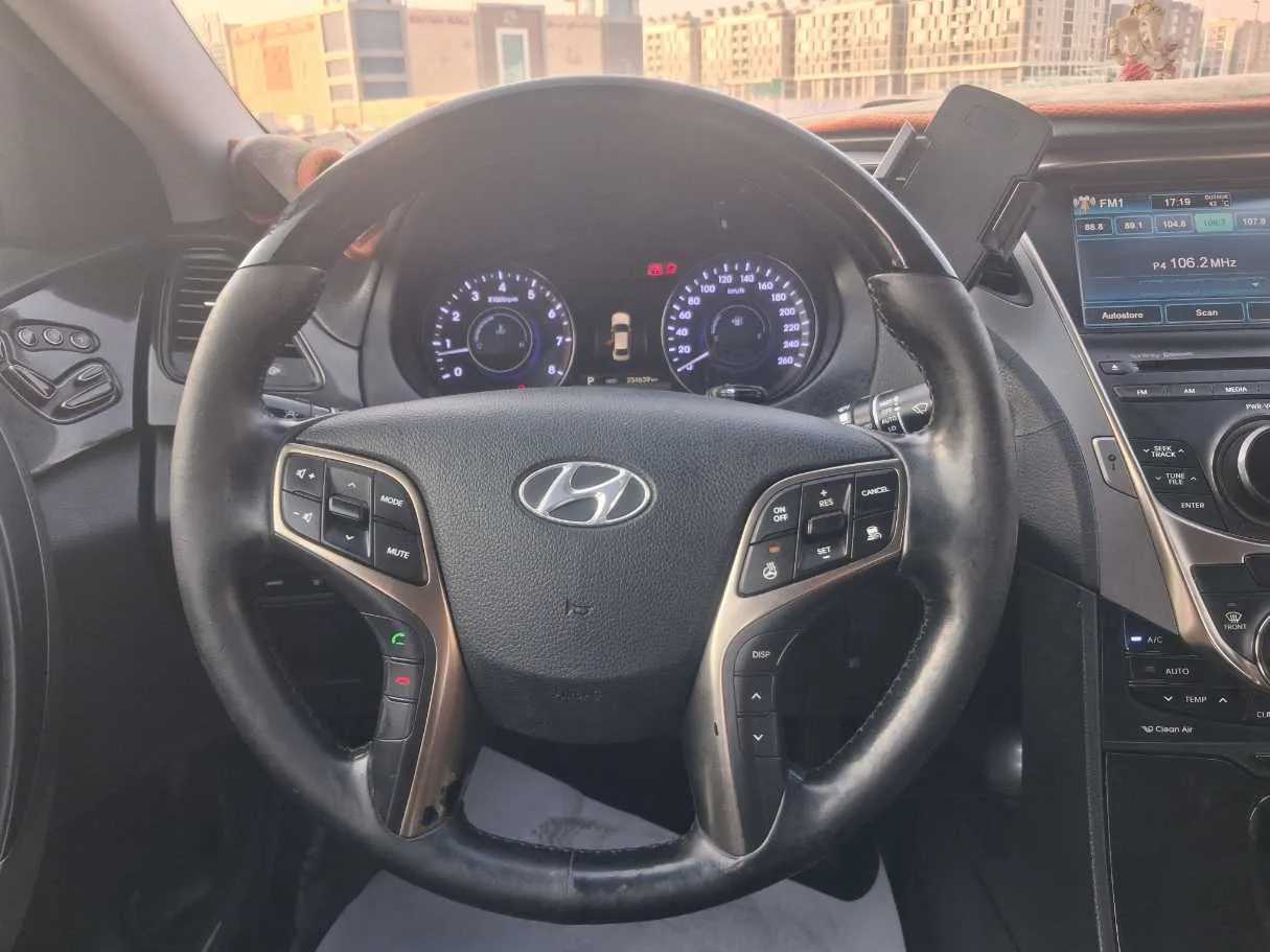 Car image 15