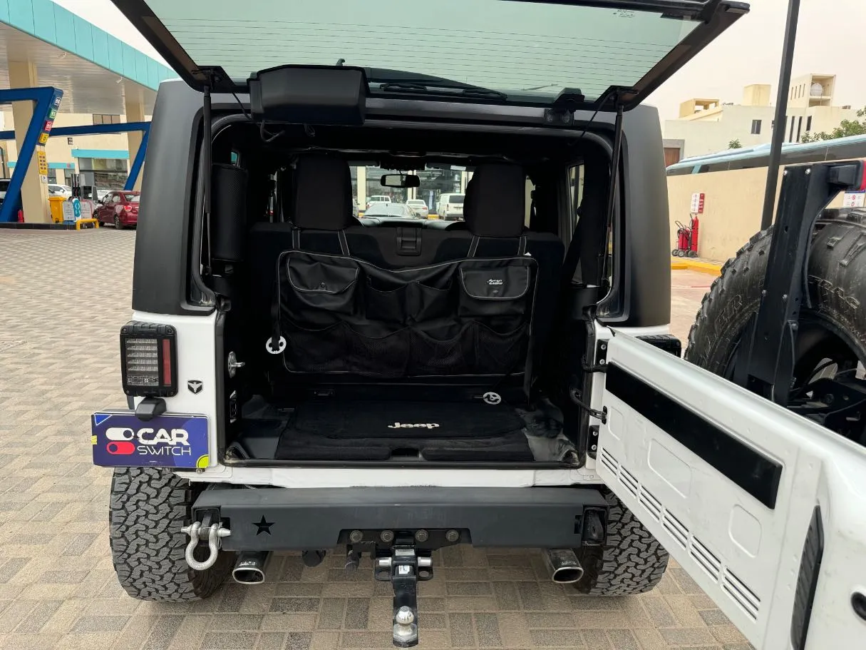 Car image 18