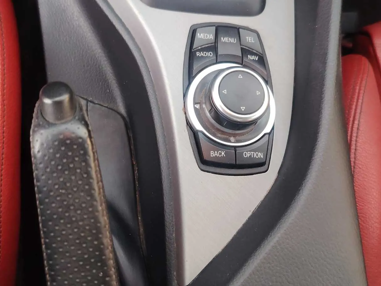 Car image 19