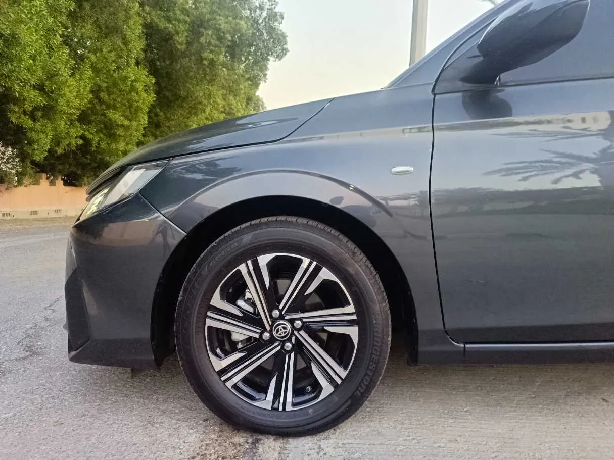 Car image 9