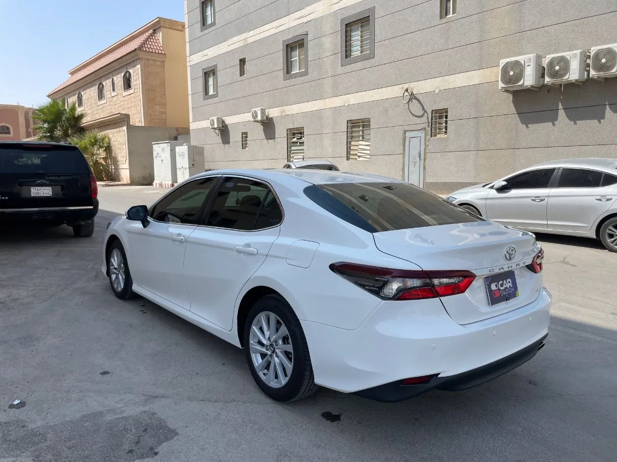 Car image 7