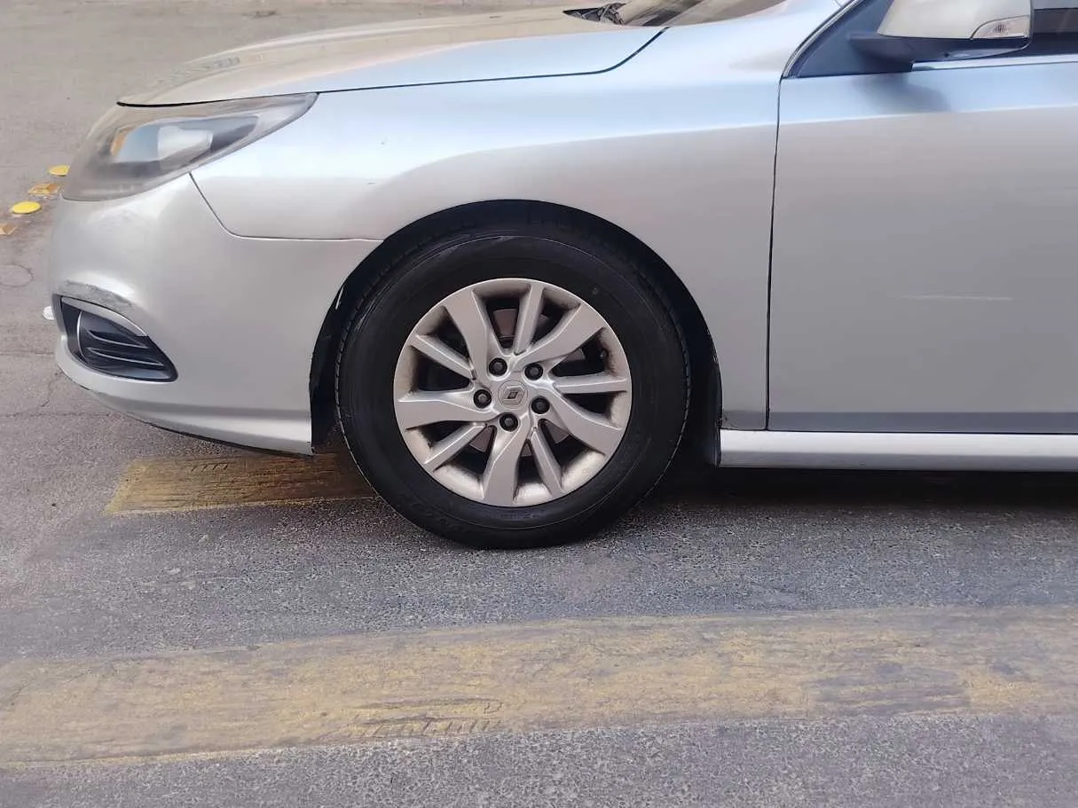 Car image 9