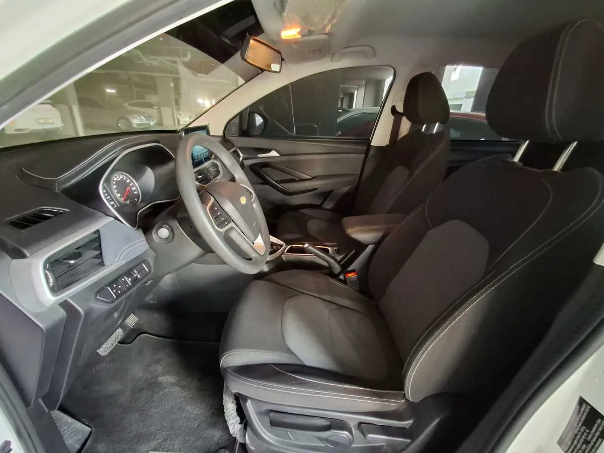 Car image 12