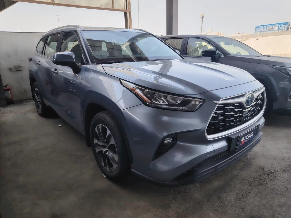 Car image 3