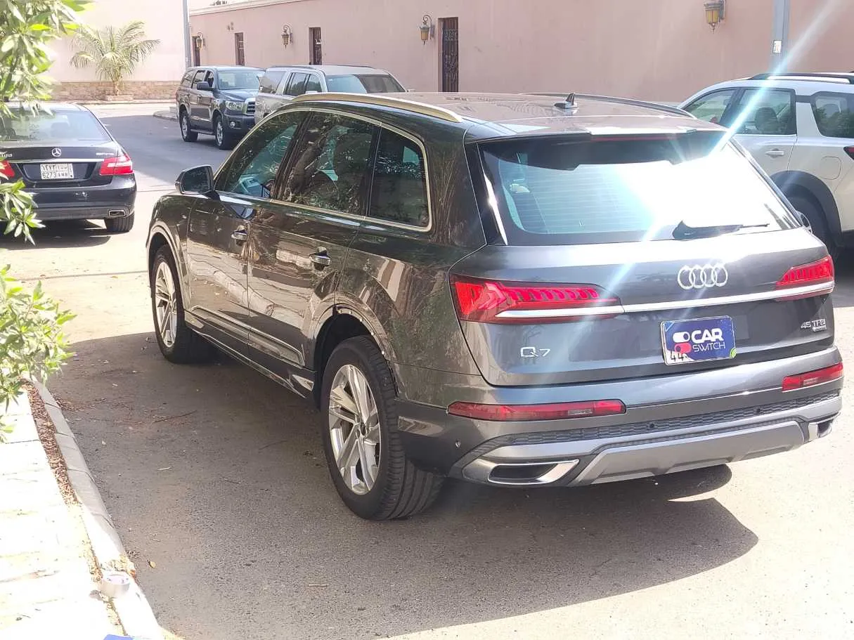 Car image 7