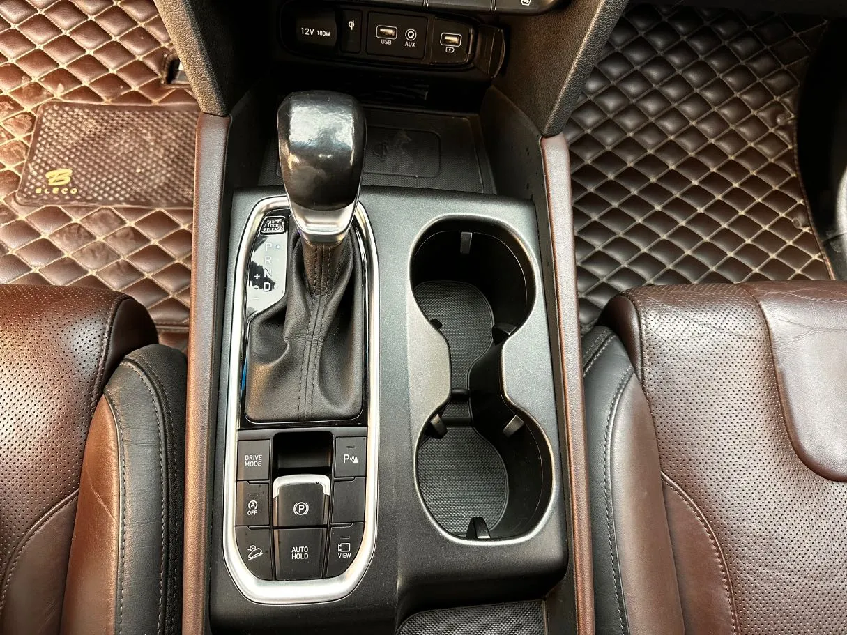 Car image 18