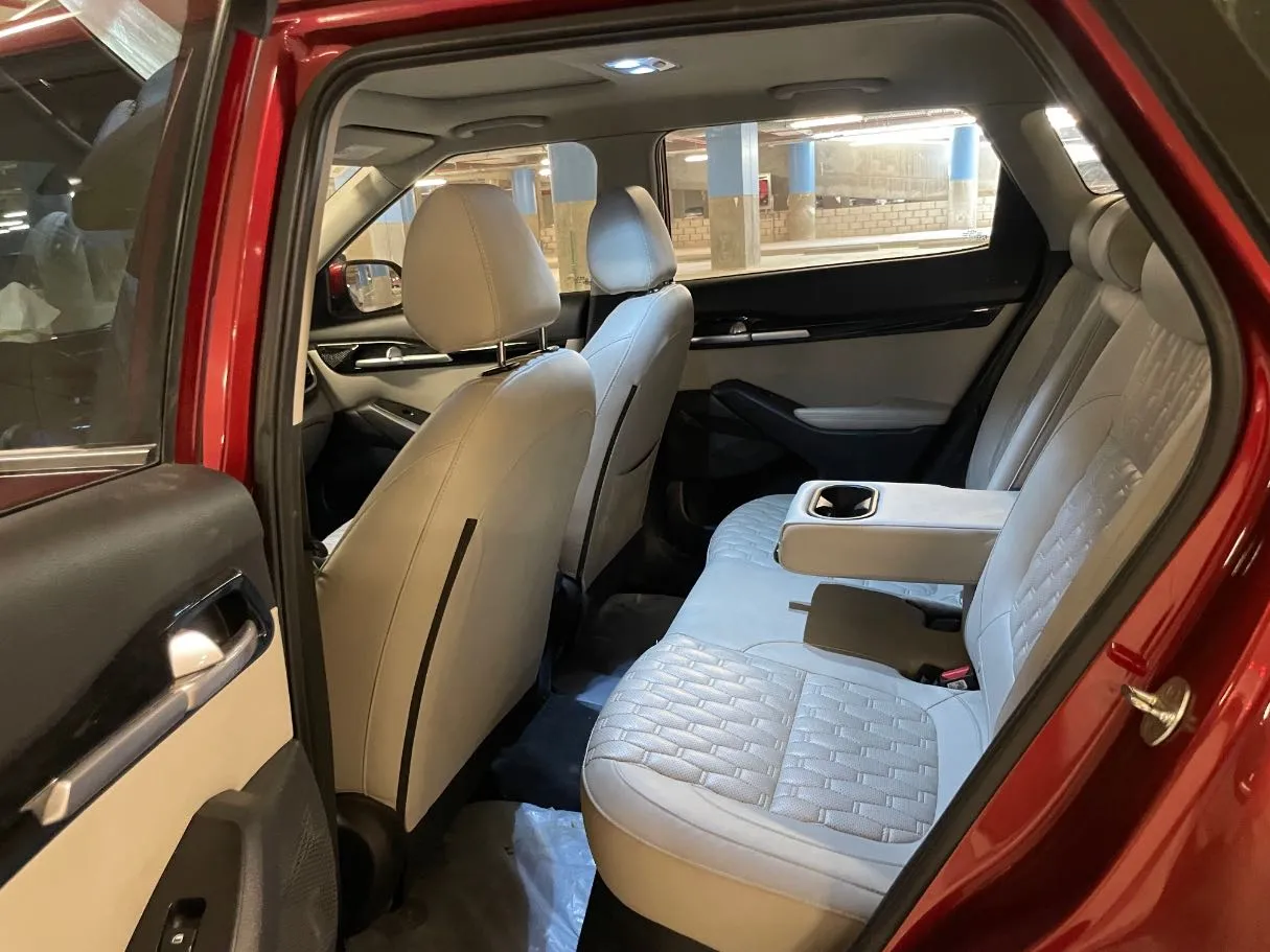 Car image 16