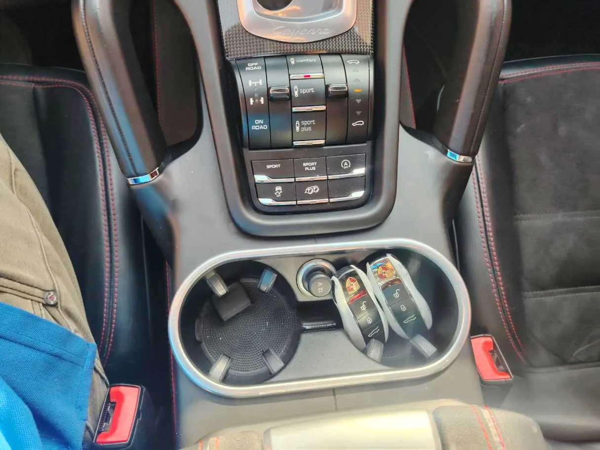Car image 30