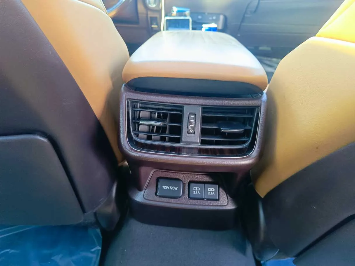 Car image 36