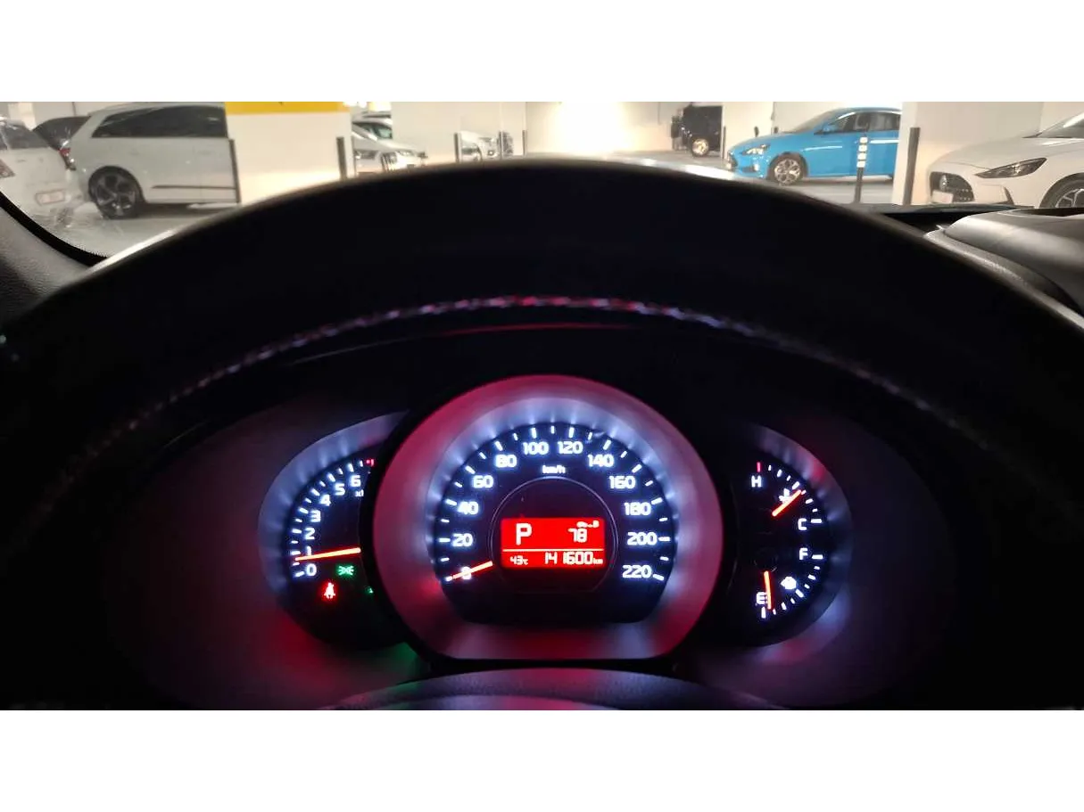 Car image 18