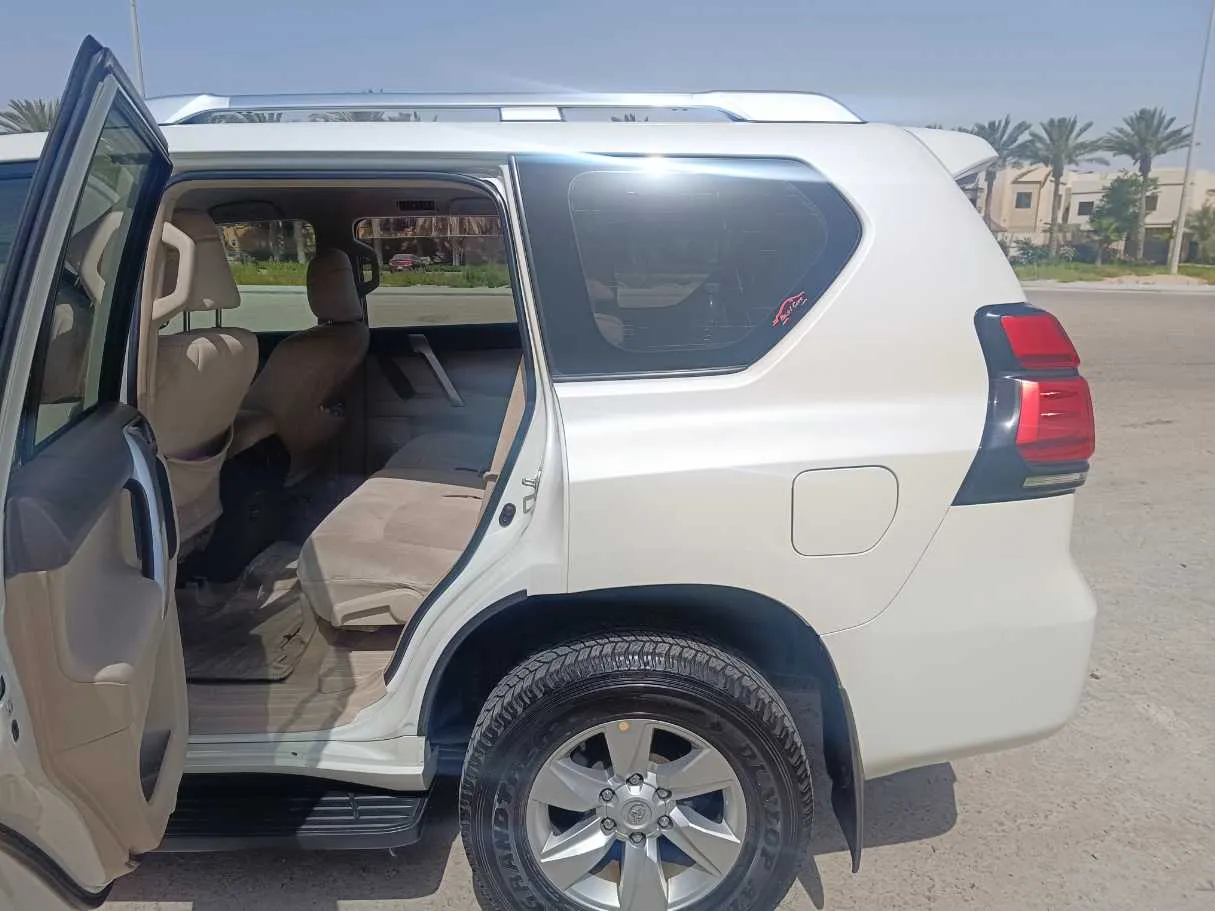 Car image 16