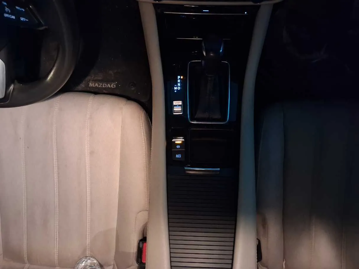 Car image 15