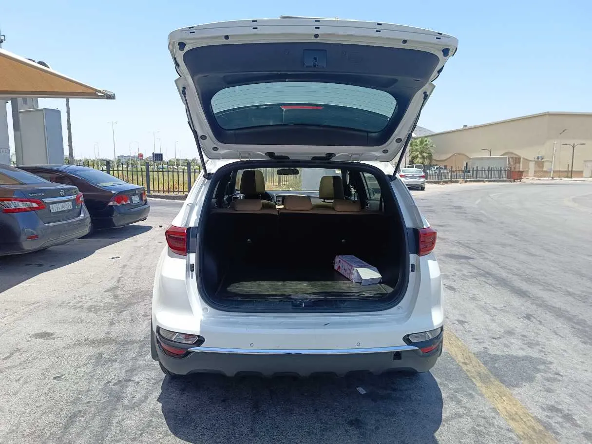 Car image 25
