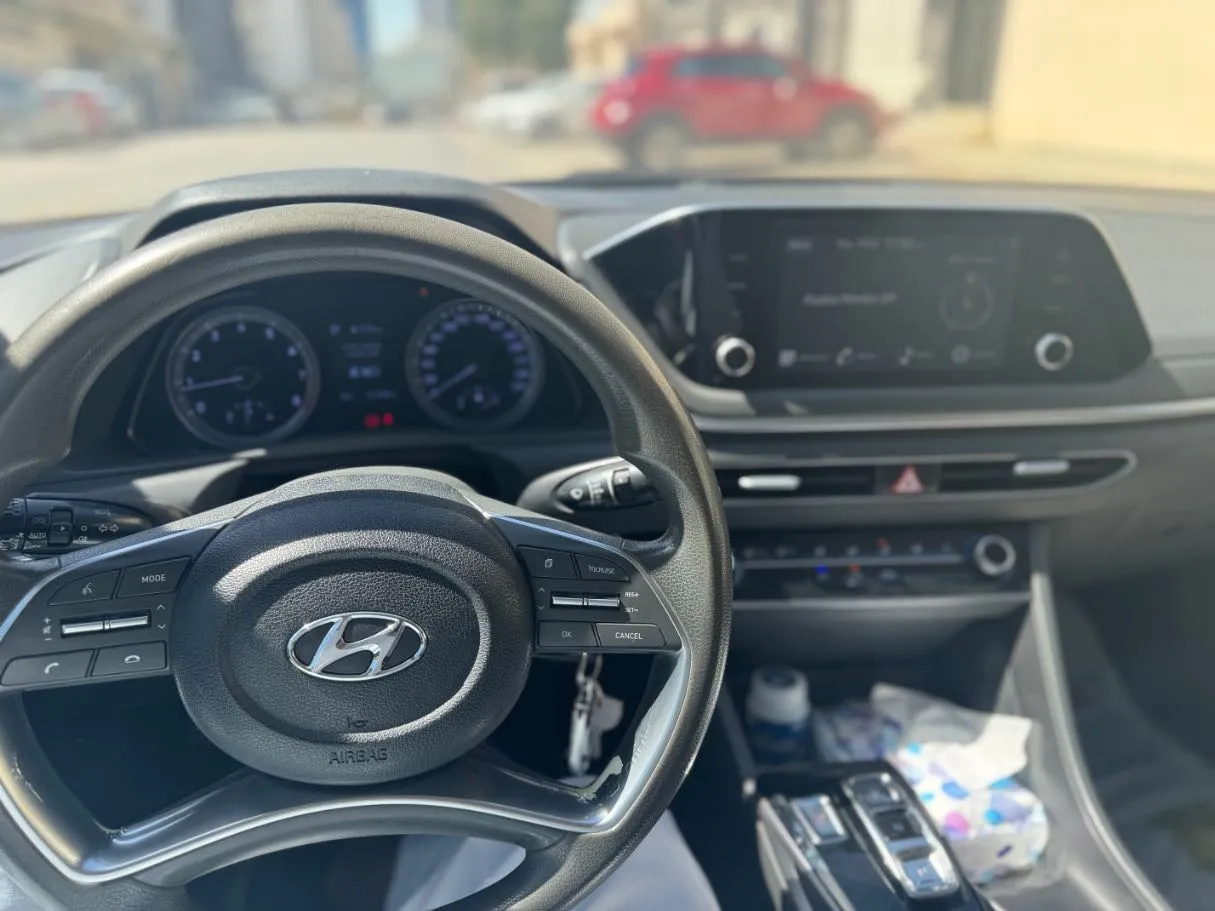Car image 19