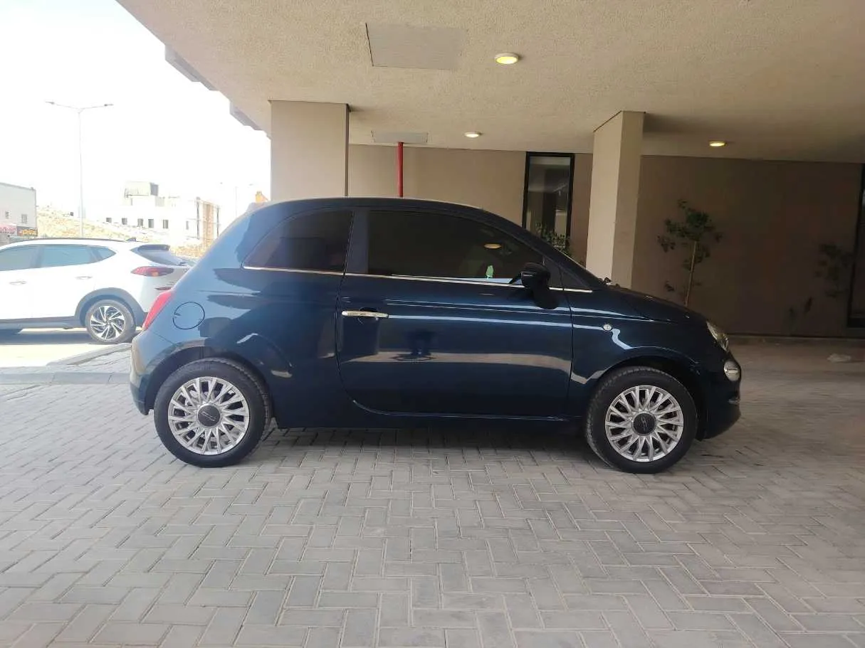 Car image 4